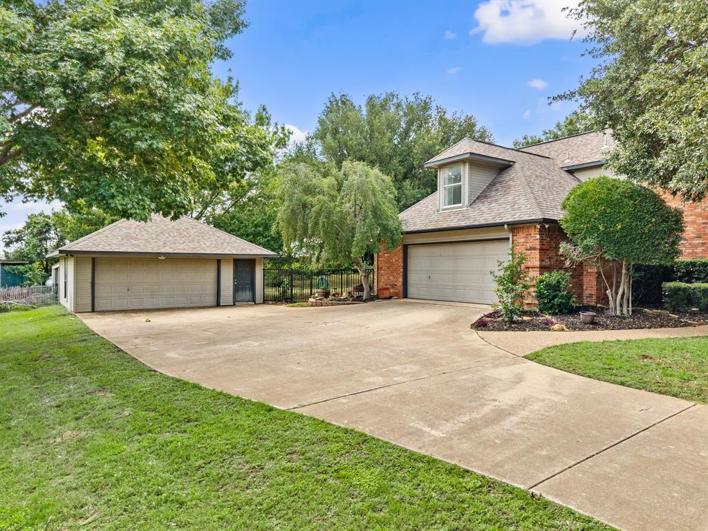 5851 Windridge Lane Property Photo 4
