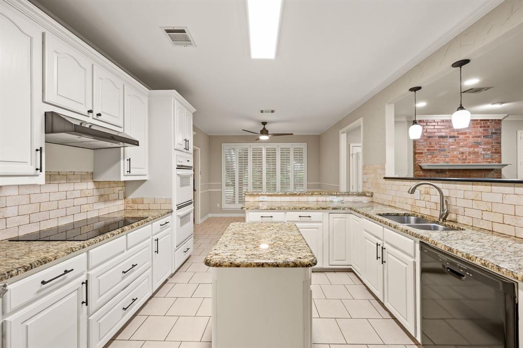 5851 Windridge Lane Property Photo 13