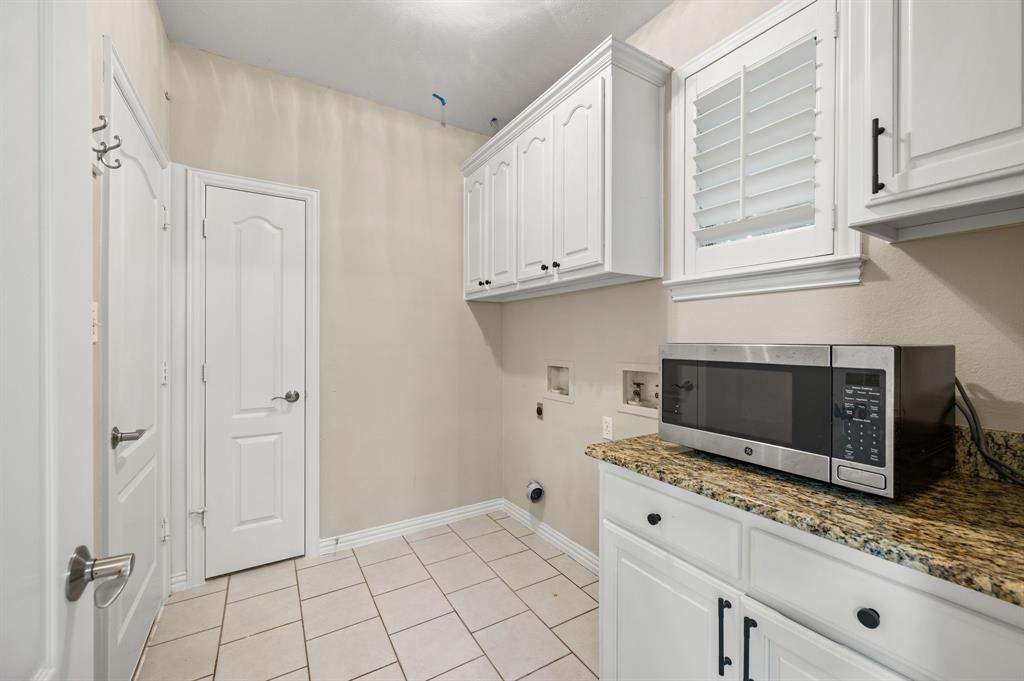 5851 Windridge Lane Property Photo 17