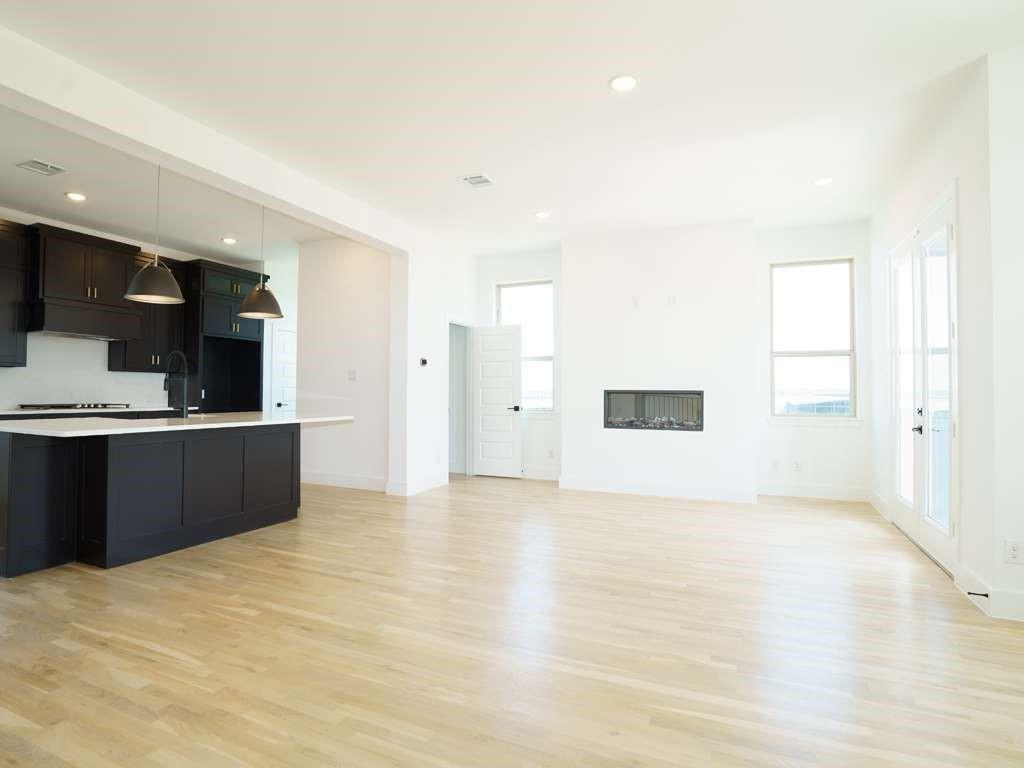 9311 Easy Street Property Photo 10