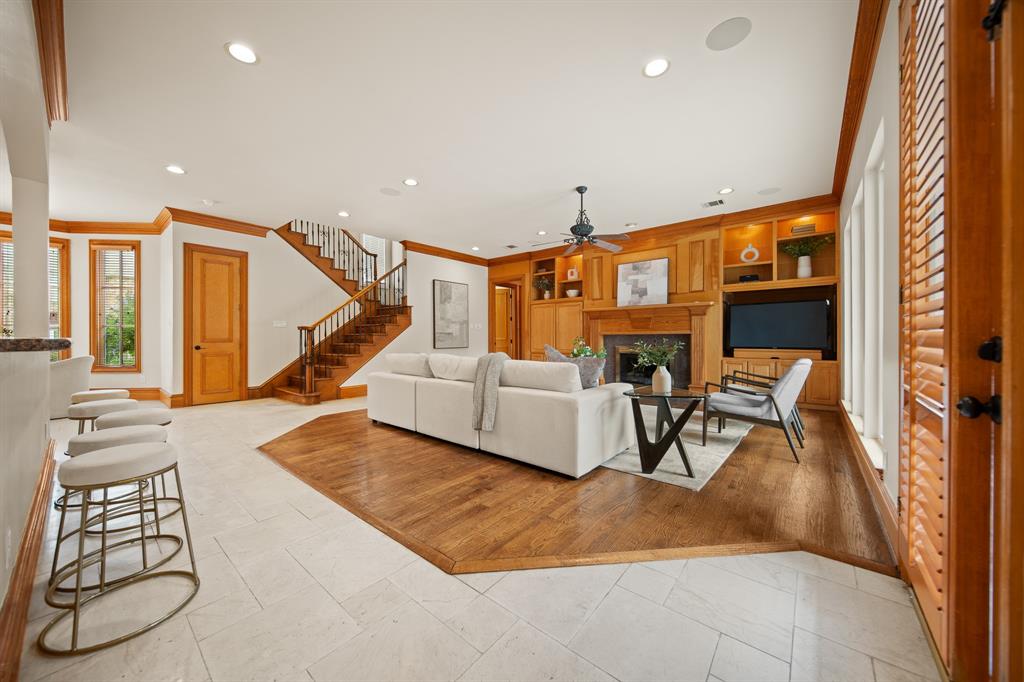 6420 Riverside Drive Property Photo 10