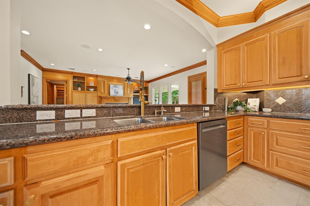 6420 Riverside Drive Property Photo 18