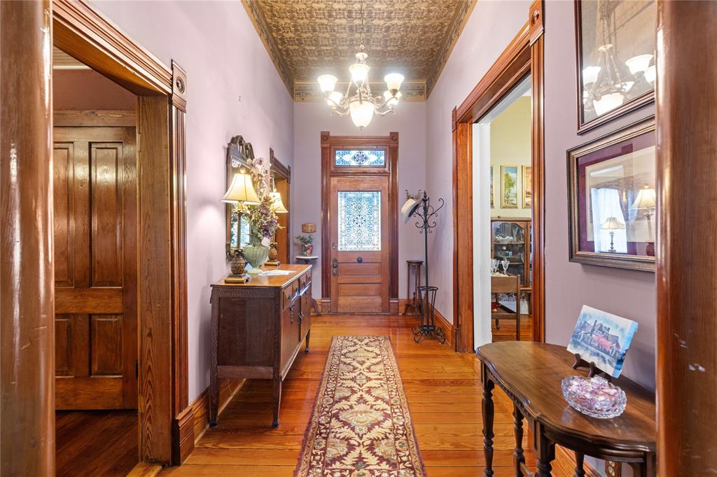 303 W Market St. Property Photo 3