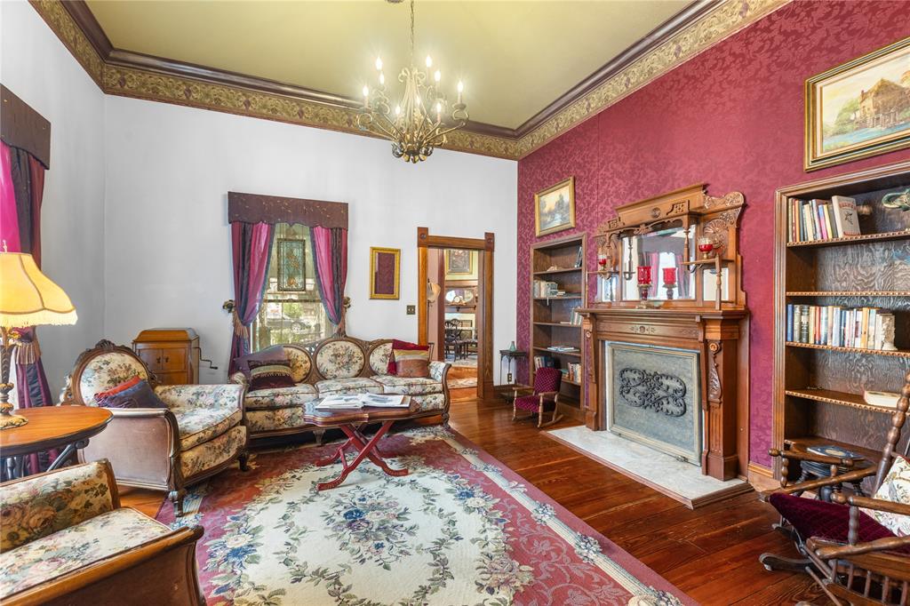 303 W Market St. Property Photo 4