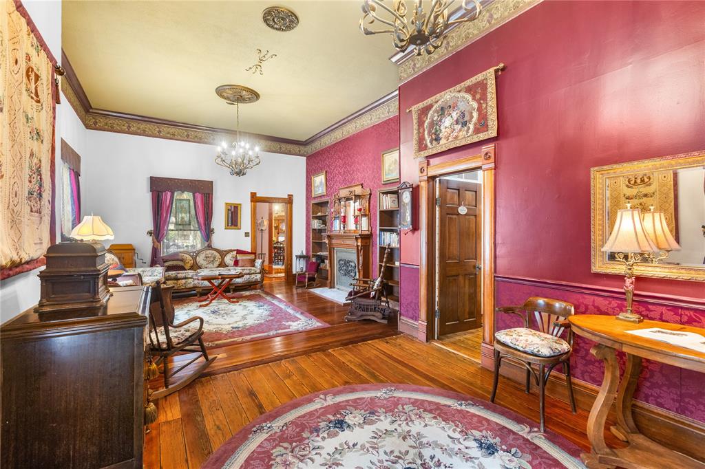 303 W Market St. Property Photo 5