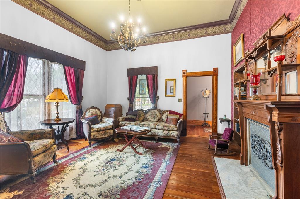 303 W Market St. Property Photo 6