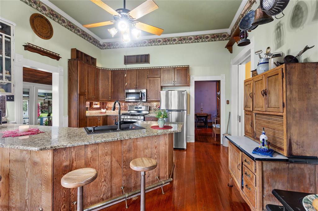 303 W Market St. Property Photo 10