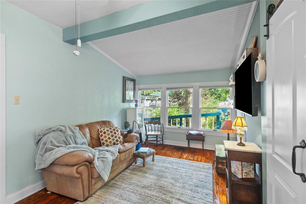 303 W Market St. Property Photo 15