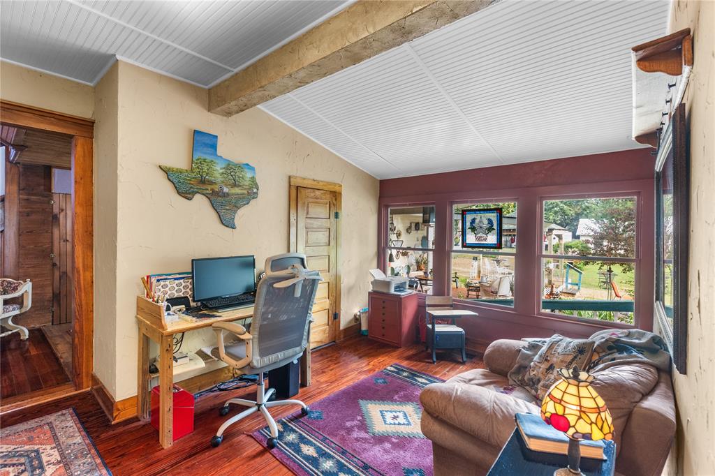 303 W Market St. Property Photo 16