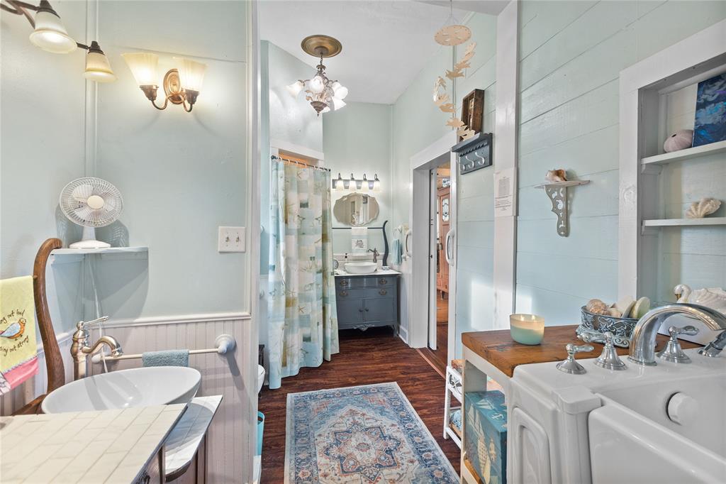 303 W Market St. Property Photo 20