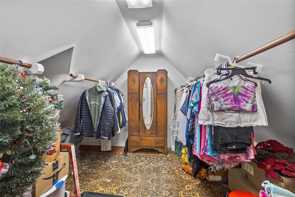 303 W Market St. Property Photo 25