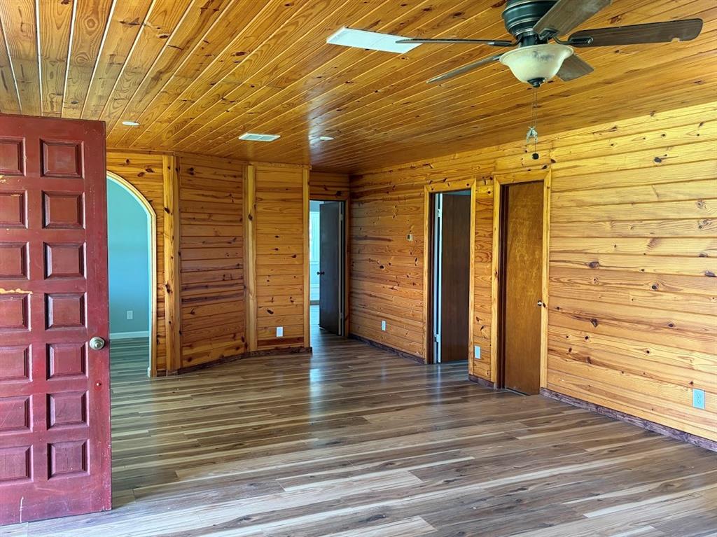 190 Private Road 408 Property Photo 4