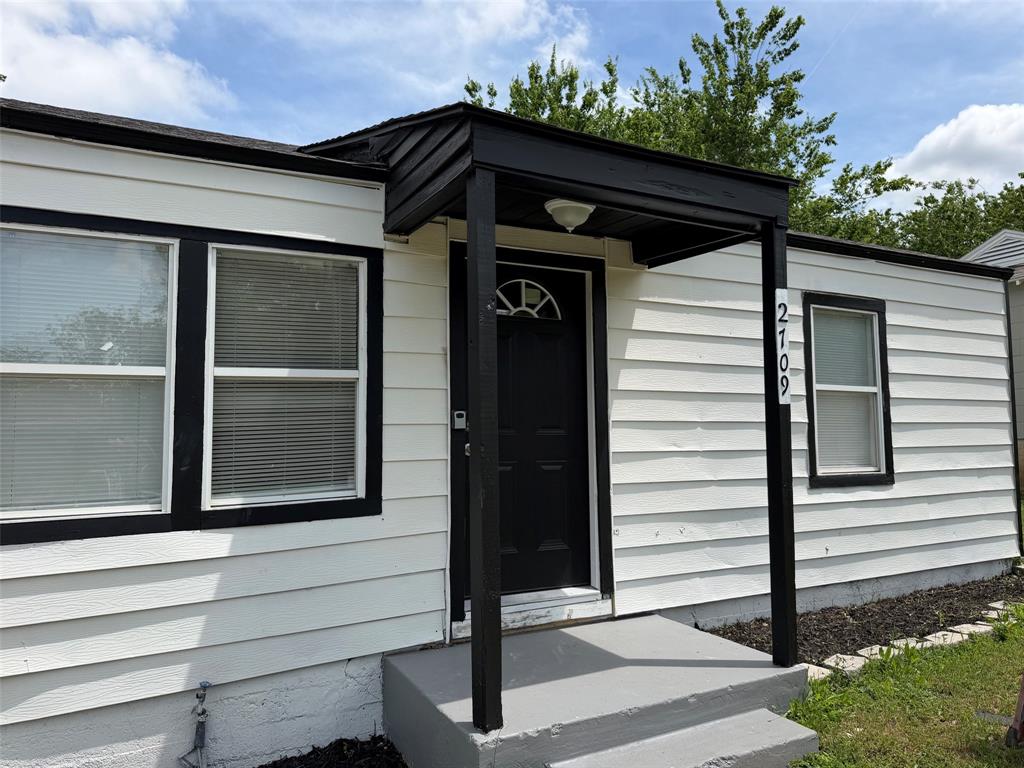 2709 Hanger Property Photo 1