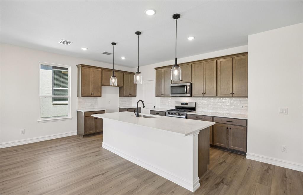 425 Avian Way Property Photo 3
