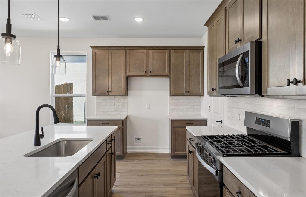 425 Avian Way Property Photo 4