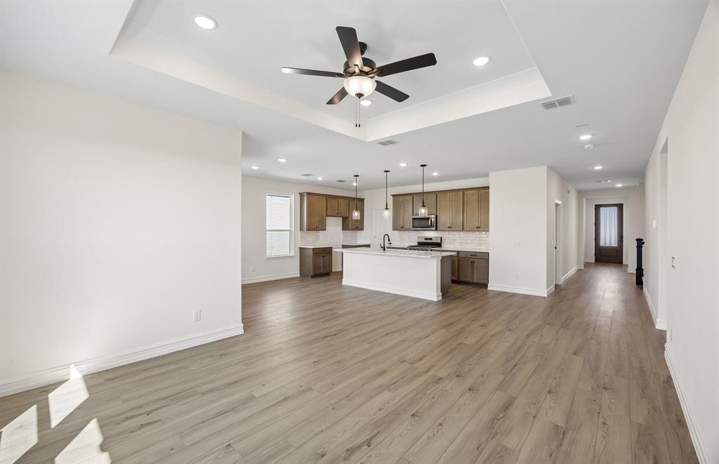 425 Avian Way Property Photo 6