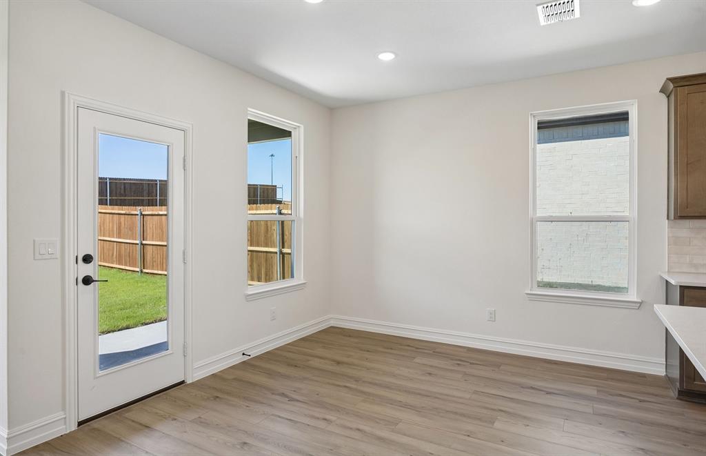 425 Avian Way Property Photo 7