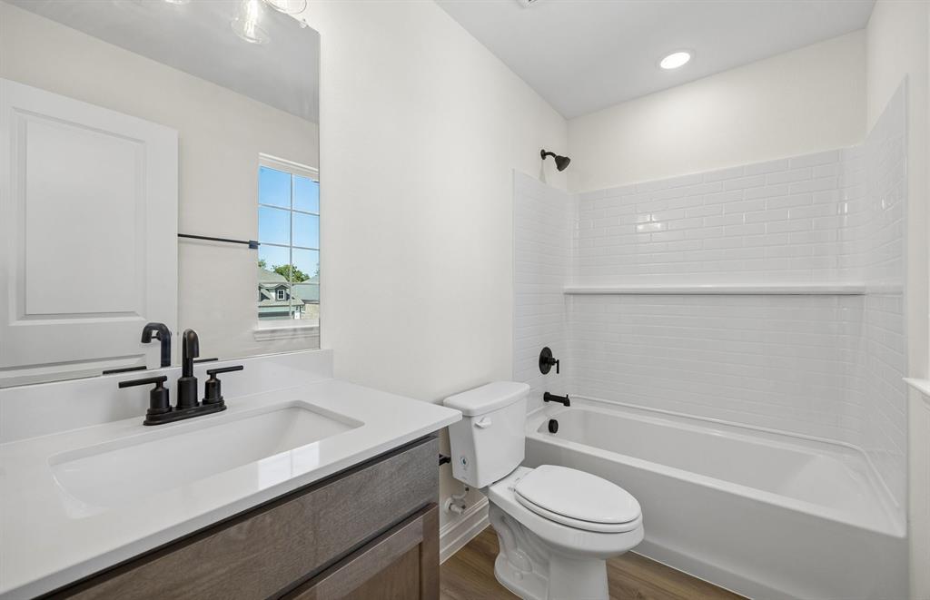 425 Avian Way Property Photo 18