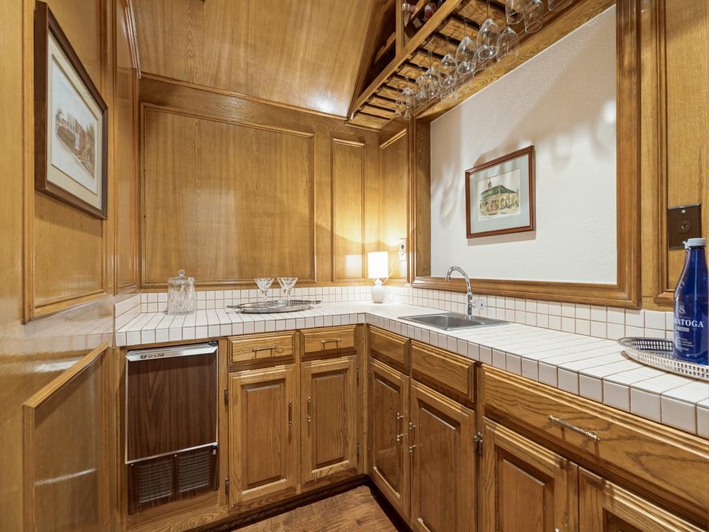 3525 Gary Drive Property Photo 9
