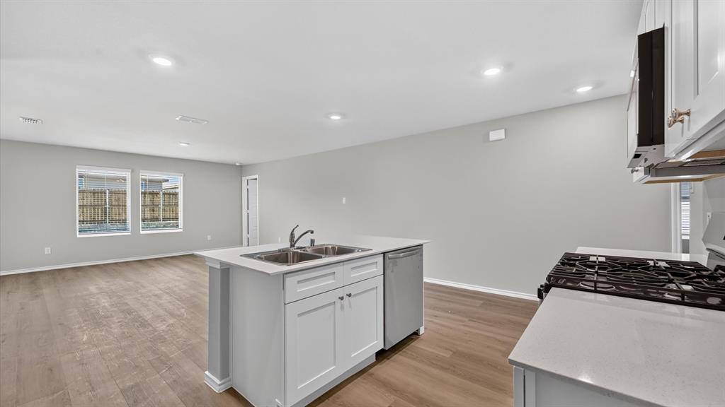 2217 Bakersfield Drive Property Photo 3