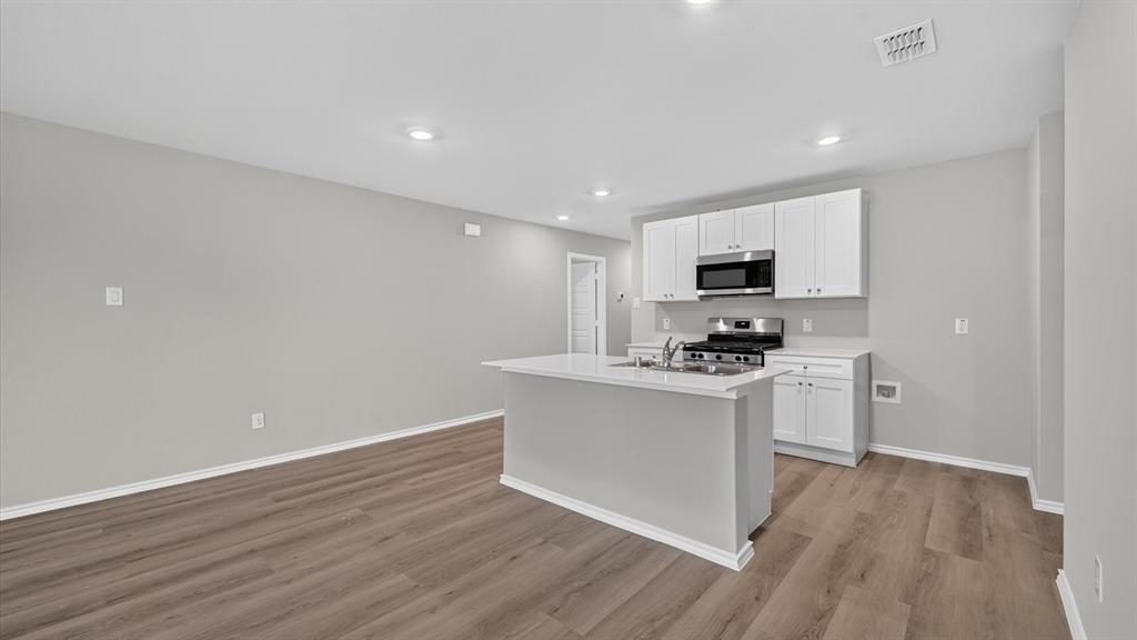 2217 Bakersfield Drive Property Photo 4
