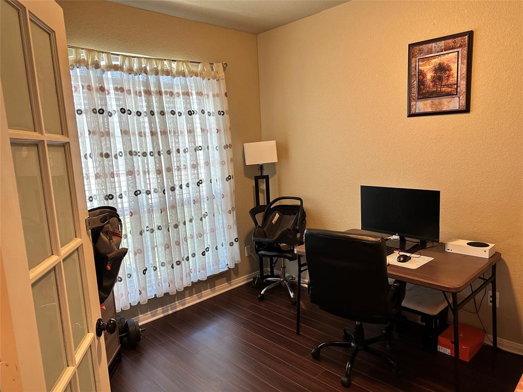 10809 Aurora Drive Property Photo 3