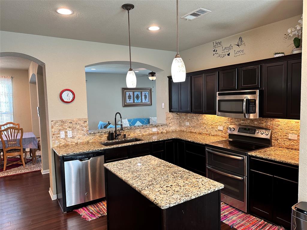 10809 Aurora Drive Property Photo 8