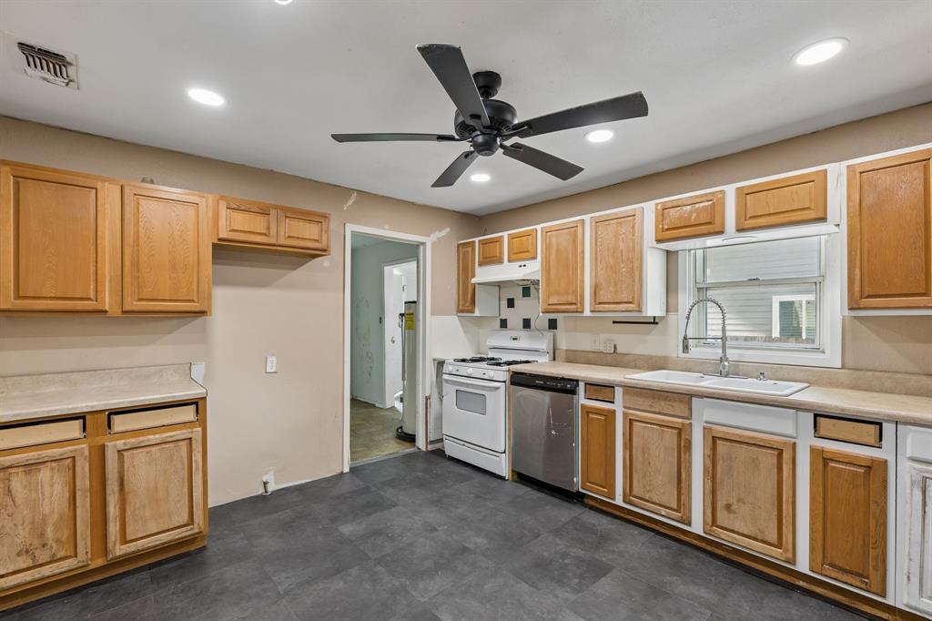 1120 S Pine Street Property Photo 7
