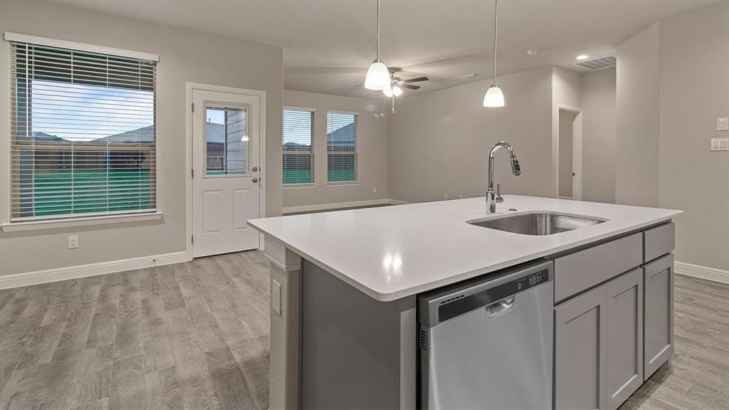 1412 Canterbury Trail Property Photo 4
