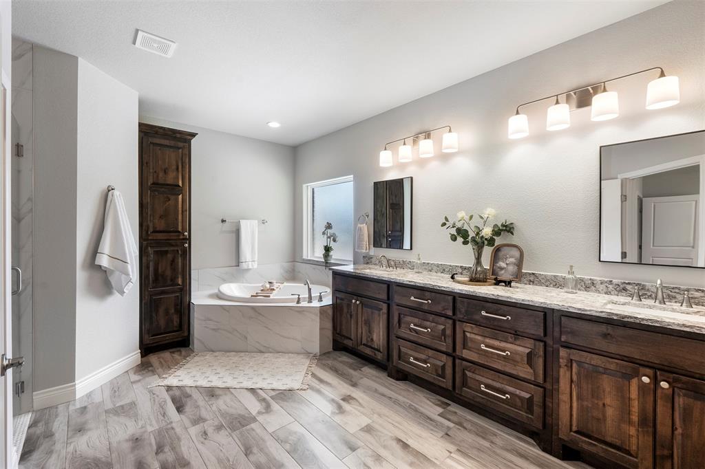 10301 Ravenswood Road Property Photo 8