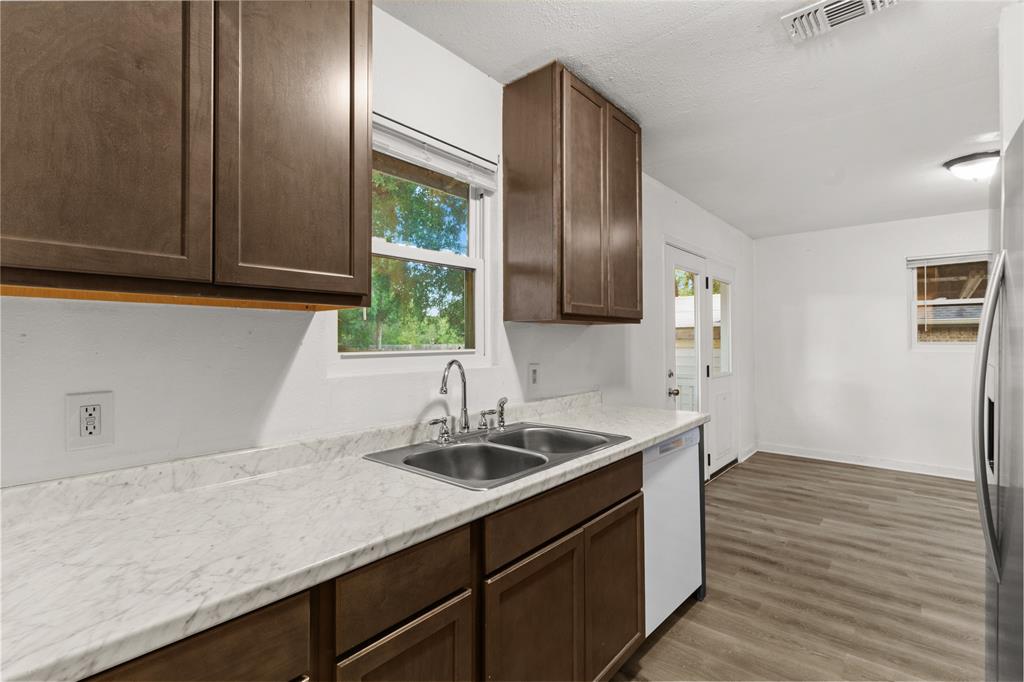 6301 Sydney Drive Property Photo 11