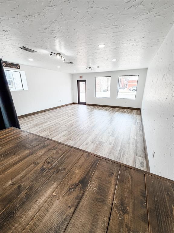 210 N Bridge Property Photo 12