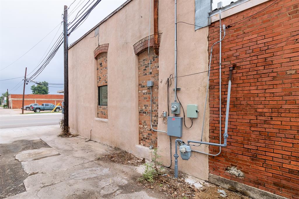 210 N Bridge Property Photo 15