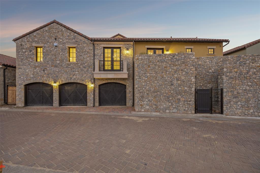 16 Catalonia Drive Property Photo 4