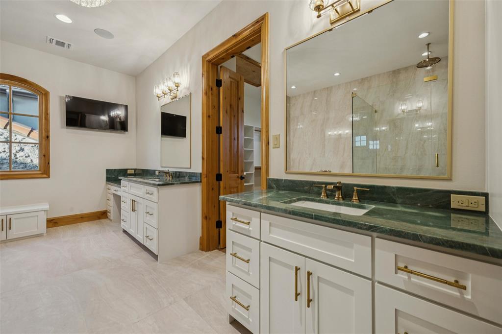 16 Catalonia Drive Property Photo 18