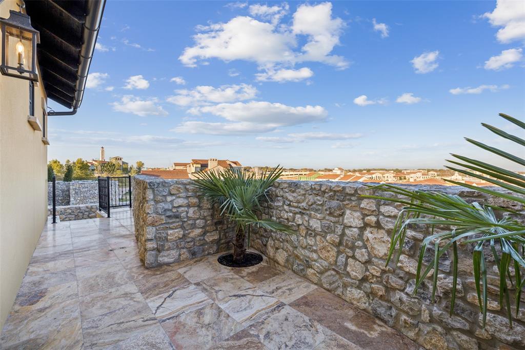 16 Catalonia Drive Property Photo 32