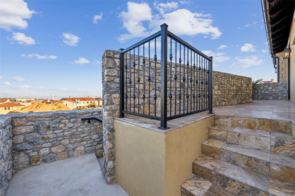 16 Catalonia Drive Property Photo 33
