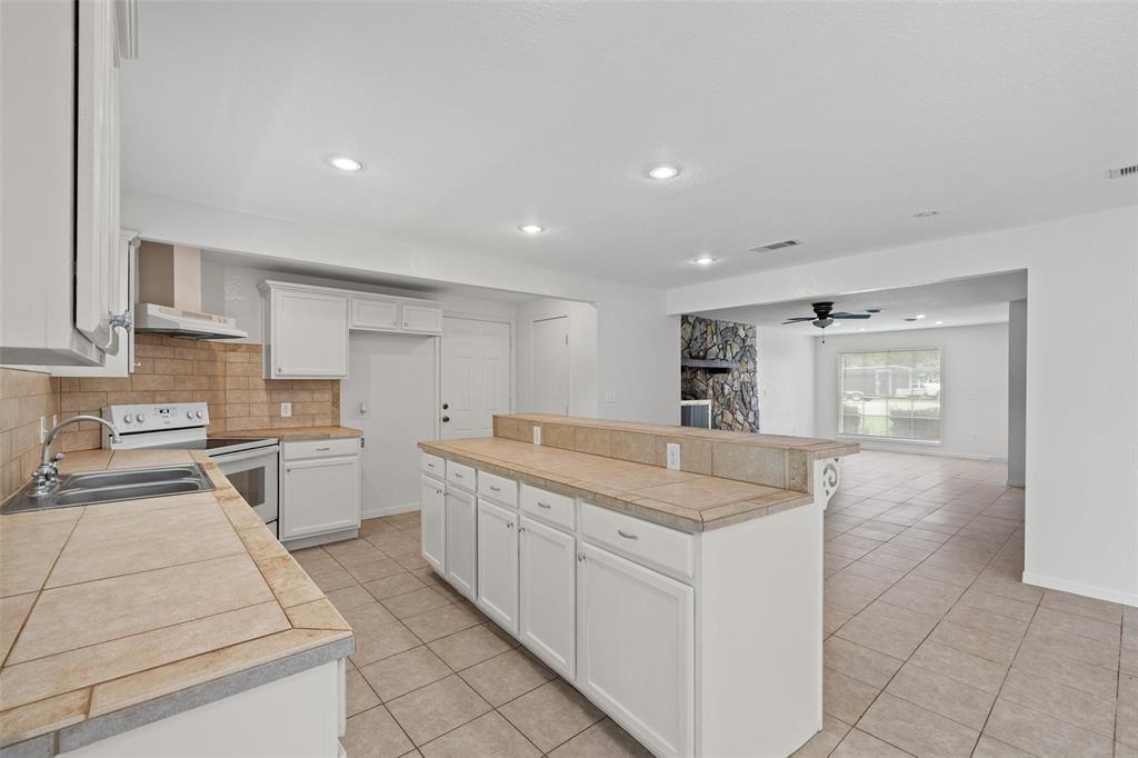 4102 Apache Trail Court Property Photo 12