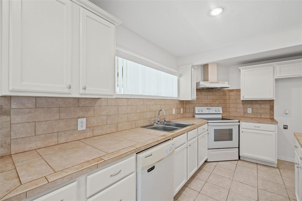 4102 Apache Trail Court Property Photo 14
