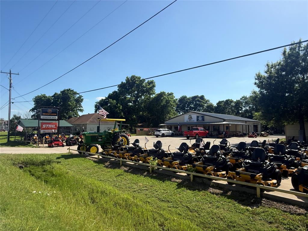 1521 N State Highway 121