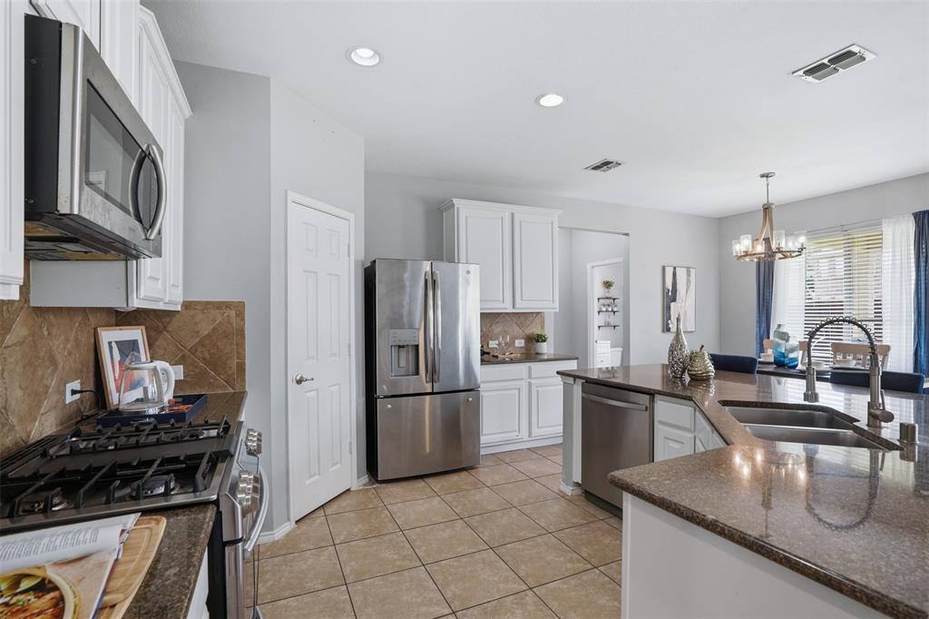 908 Lake Hollow Drive Property Photo 7