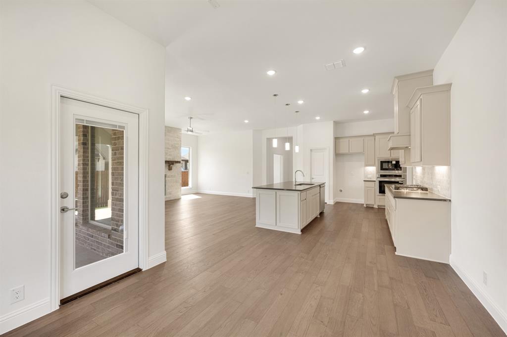 5500 Montex Road Property Photo 12