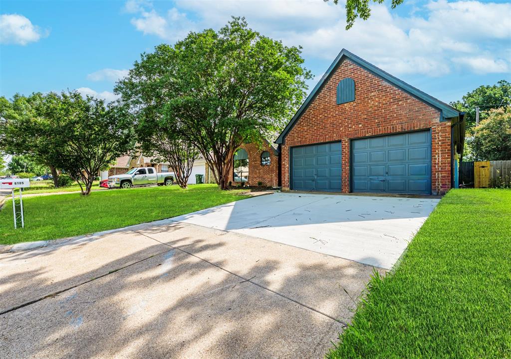 6105 Meadowside Trail Property Photo 2