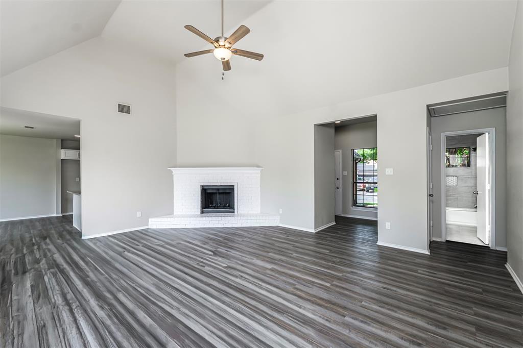 6105 Meadowside Trail Property Photo 4