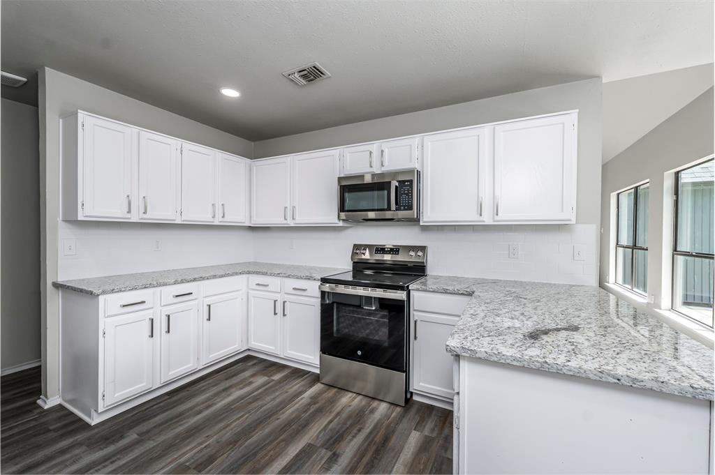6105 Meadowside Trail Property Photo 5