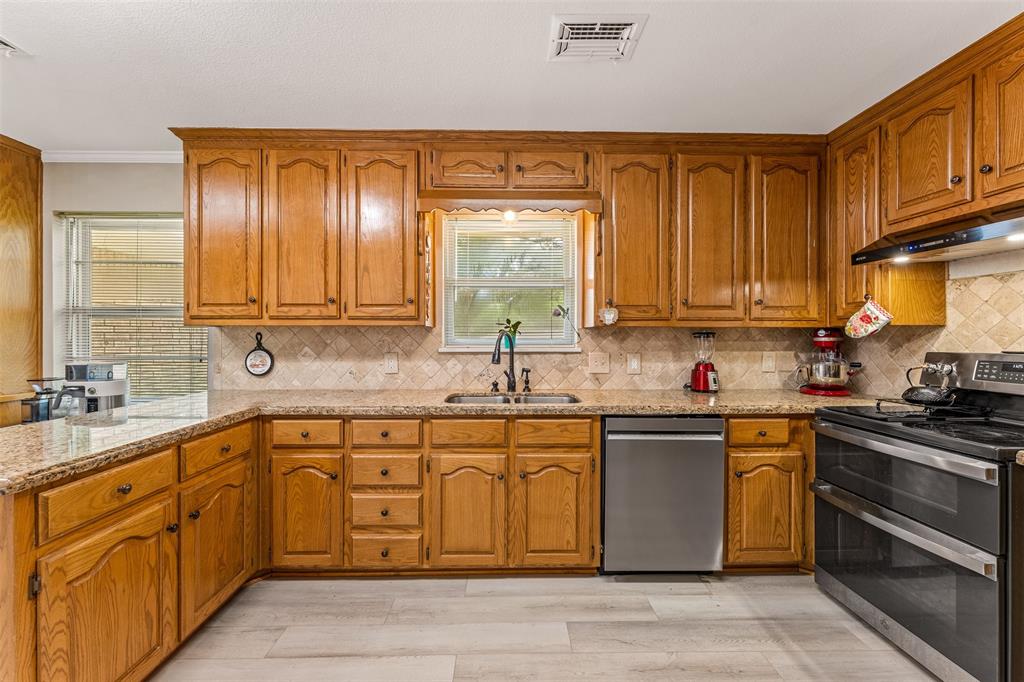 708 Topeka Drive Property Photo 14