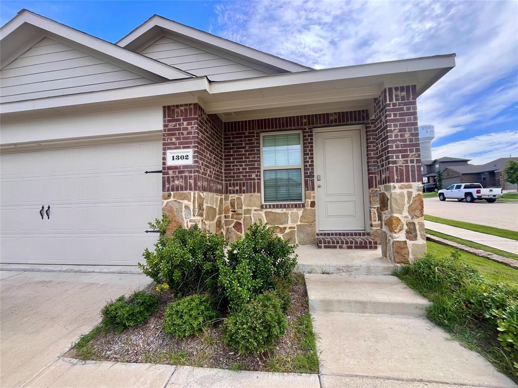 1302 Draper Lane Property Photo 3