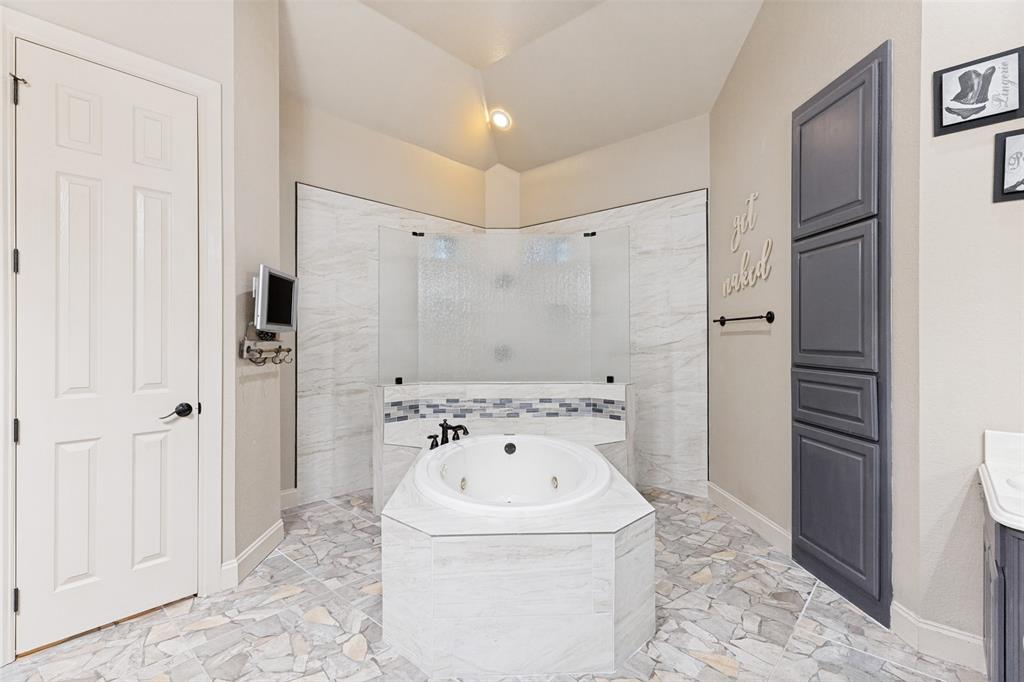114 Southwest Drive Property Photo 18