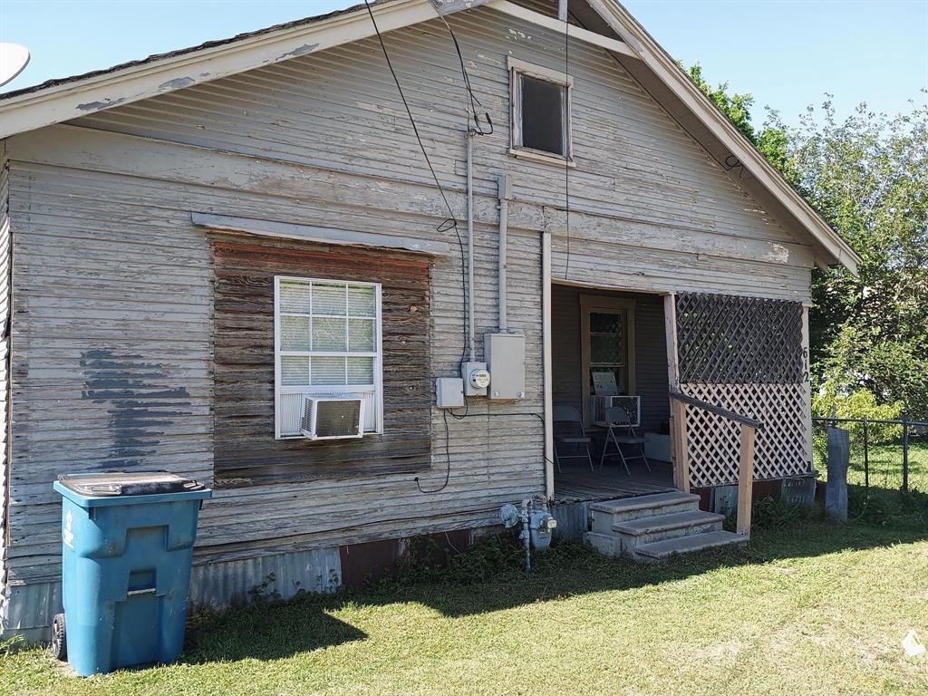 612 W 16th Avenue Property Photo 1