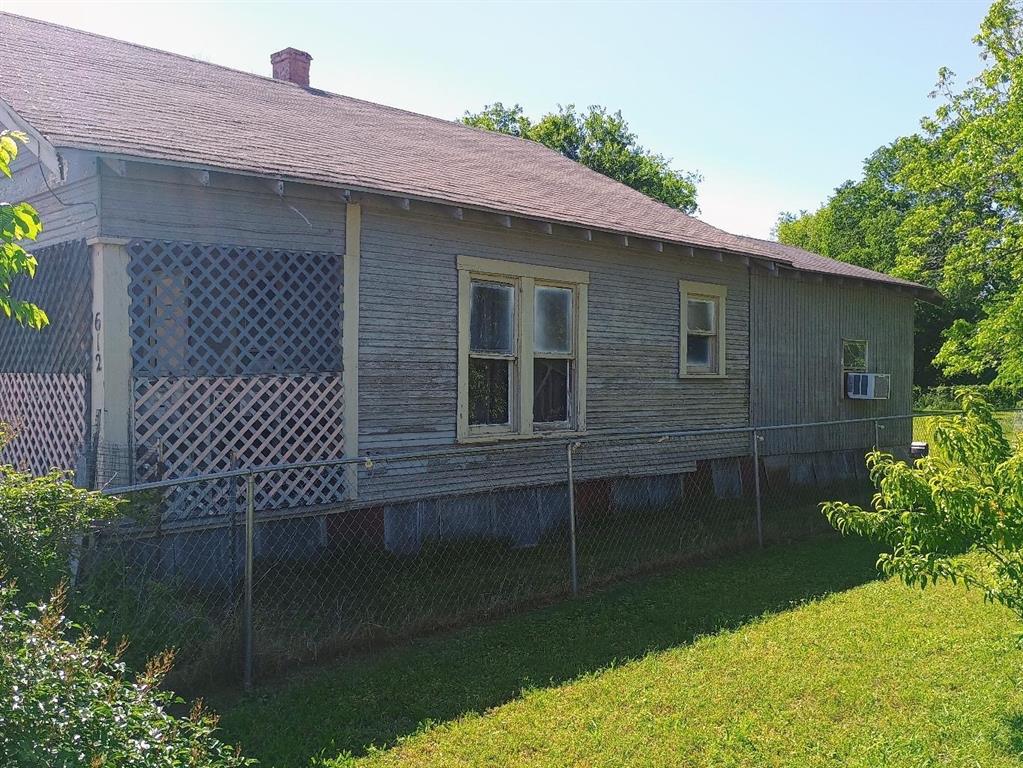612 W 16th Avenue Property Photo 4